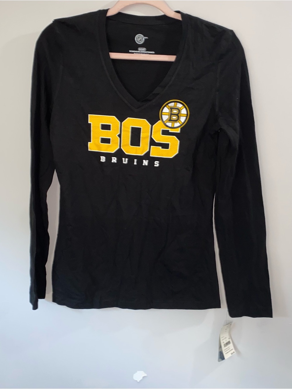 NWT Womens Boston Bruins Cute Black Long Sleeve V-Neck Logo Shirt Size Small